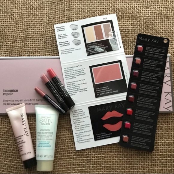 🇺🇸FREE MAKEUP BUNDLE witH $45 Purchase🇺🇸 - Picture 2 of 5